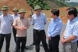Chủ tịch UBND tỉnh Bùi Văn Quang làm việc tại huyện Tân Sơn