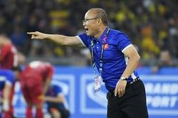 Tăng lương cho HLV Park Hang-seo: Tưởng dễ mà… khó