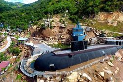 Mô hình tàu ngầm Kilo 636 như thật ở Khánh Hòa