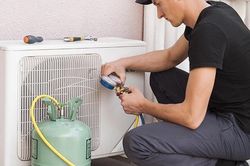 Thay gas cho máy lạnh nên dùng loại nào?
