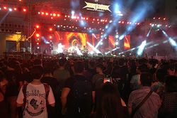 Hàng nghìn khán giả chia sẻ lòng thiện nguyện cùng nhạc rock