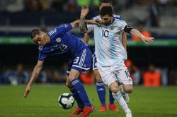 Messi lập công trong trận hòa vất vả của Argentina