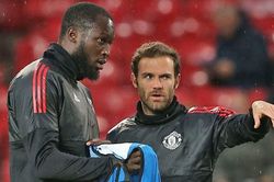 Mata gia hạn 2 năm, Lukaku chờ rời Man.United