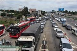 Quốc lộ 51 oằn mình vì quá tải
