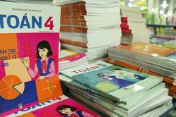 Nhà Xuất bản Giáo dục 'trần tình' về hai mức giá trên cùng một tên sách