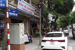 Đỗ xe theo kiểu 'thách thức' pháp luật