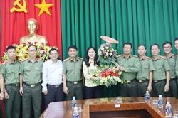 Lãnh đạo tỉnh Đắk Nông chúc mừng cán bộ, chiến sỹ làm công tác tuyên truyền