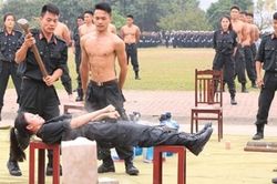 Đằng sau những màn khí công điêu luyện của Cảnh sát đặc nhiệm