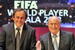 Infographic: Quan chức FIFA giúp Nga, Qatar đăng cai World Cup chung cảnh thân bại danh liệt