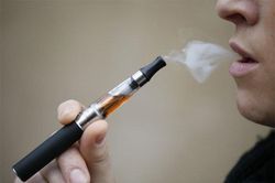 Chuyên gia nói gì về việc dùng thuốc lá điện tử để cai thuốc lá truyền thống?
