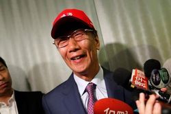 Chủ tịch Foxconn Terry Gou xin từ chức để làm chính trị
