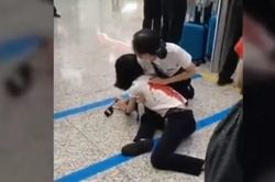Bị lỡ tàu, hành khách rút dao đâm nhân viên nhà ga