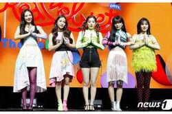 Red Velvet lại bị stylist cho mặc đồ xấu, fan thốt lên: Không thể tiêu hóa nổi thứ trang phục đó!