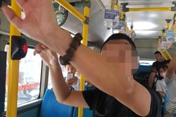 Kẻ biến thái thủ dâm sau lưng nữ sinh cấp 2 trên xe buýt gây bức xúc