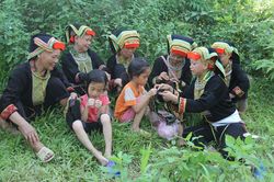 Giữ nét truyền thống qua đường kim, mũi chỉ