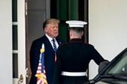 Vì sao ông Trump hủy đánh Iran vào phút chót?
