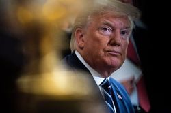 Máy bay đã cất cánh, vì sao TT Trump hủy quyết định tấn công Iran?