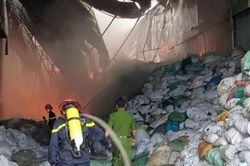 Bình Dương: Cháy nhà xưởng tại khu công nghiệp Sóng Thần 2