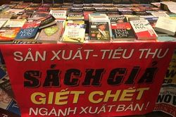 Xuất bản phẩm lậu: Thiệt hại tiền tỷ, chế tài lửng lơ?