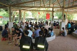 Đột kích trường gà, hàng trăm con bạc tháo chạy