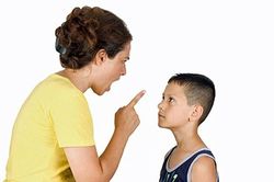 Mắc 5 sai lầm này, con bạn sẽ 'cứng đầu' hơn trong tương lai