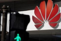 Chuyển phát smartphone Huawei vào Mỹ gặp khó