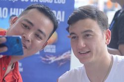 Đặng Văn Lâm bảnh bao trong ngày trở lại Việt Nam