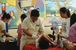 Mùa cắt bao quy đầu ở Philippines: Thử thách đau đớn để trở thành đàn ông thực thụ