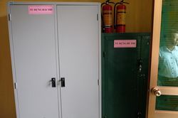 Đột nhập căn phòng đặc biệt chứa đề thi, bài thi