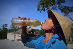 Người Hà Tĩnh căng mình dưới nắng nóng như đổ lửa