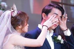 Cris Phan rơi nước mắt nói với vợ: 'Việt Nam có 95 triệu người, nhưng không hiểu sao anh lại tìm được em'
