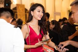 Văn Đức - Ngọc Nữ làm dấy lên tin đồn chia tay khi cùng dự đám cưới Cris Phan nhưng 'lơ đẹp' nhau