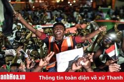 Phe biểu tình tại Sudan chấp nhận đề xuất về chuyển tiếp chính trị