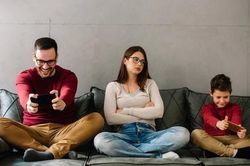 Bạn trai đưa con 10 tuổi về sống chung mà không hỏi ý kiến tôi