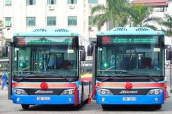 Vận tải khách công cộng 20 năm vẫn phải trông vào xe buýt