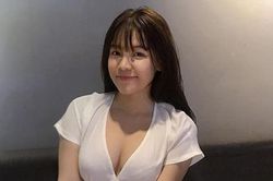 Bạn gái Lâm Tây, tuyển thủ Việt cổ vũ sĩ tử trước kỳ thi THPT quốc gia