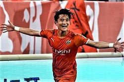 Đội bóng cũ của Xuân Trường thắng ngược sau khi bị dẫn 0-4