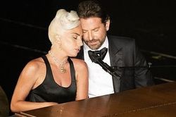 Bradley Cooper tái hợp Lady Gaga sau khi chia tay bạn gái