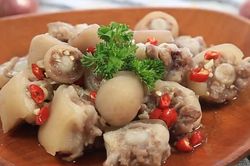 Tối nay ăn gì: Hướng dẫn món đuôi heo trộn mắm tỏi
