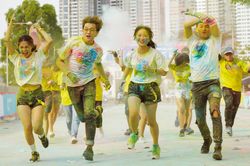 Đường chạy Color Me Run đầy màu sắc nhưng đây mới là điều nổi bật nhất