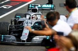 Hamilton nối dài chuỗi bất bại của Mercedes