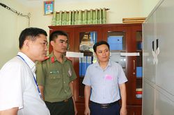 Nghệ An: Giám đốc Sở GD&ĐT đề nghị huyện hỗ trợ đưa đón thí sinh qua đò Phuống
