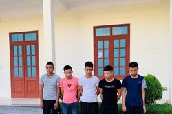 Chủ quán cơm ở Thanh Hóa chỉ đạo đàn em chặn đường, ném đá xe khách?