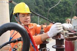 Tăng cường ứng trực, không để mất điện trong ngày thi