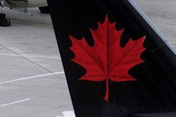 Hành khách bấn loạn vì bị bỏ rơi một mình trên máy bay của Air Canada