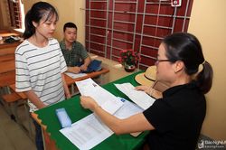Thí sinh Nghệ An làm thủ tục thi THPT Quốc gia 2019 ở 61 điểm thi trong thời tiết 'hạ nhiệt'