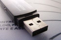 'Cha đẻ' của USB tiết lộ lý do vẫn sử dụng thiết kế này, dù biết chắc người dùng sẽ cắm nhầm
