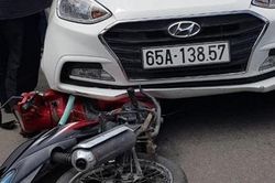 Nghi phạm buôn bán ma túy tông ôtô vào xe máy cảnh sát