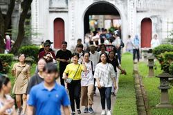 Văn Miếu - Quốc Tử Giám những ngày sĩ tử cầu may