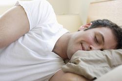 Giải mã 'giấc mơ ướt' của nam giới